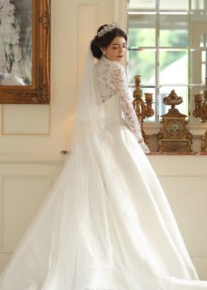 ウェディングドレス
監修
COMMING SOON